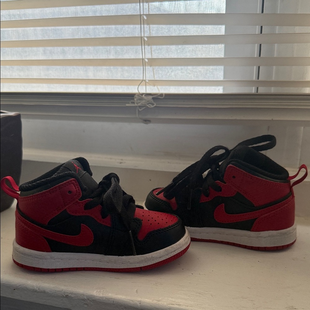 Jordan 1 Mid
Banned (2020) (TD)